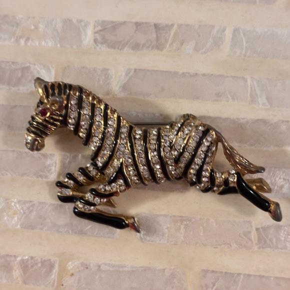 Elegant Zebra Brooch with Gold and Black Accents - Picture 1 of 5
